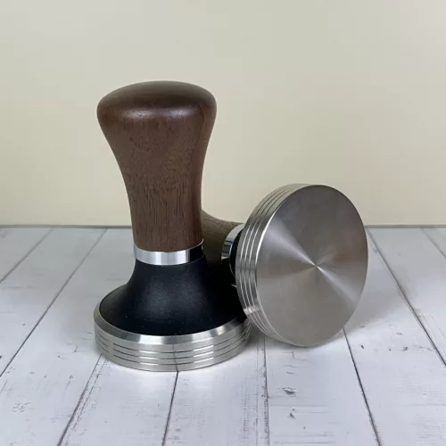 Tamper elegáns fa markolattal 58 mm
