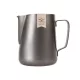 Espresso Gear tejkiöntő kanna fekete 600ml